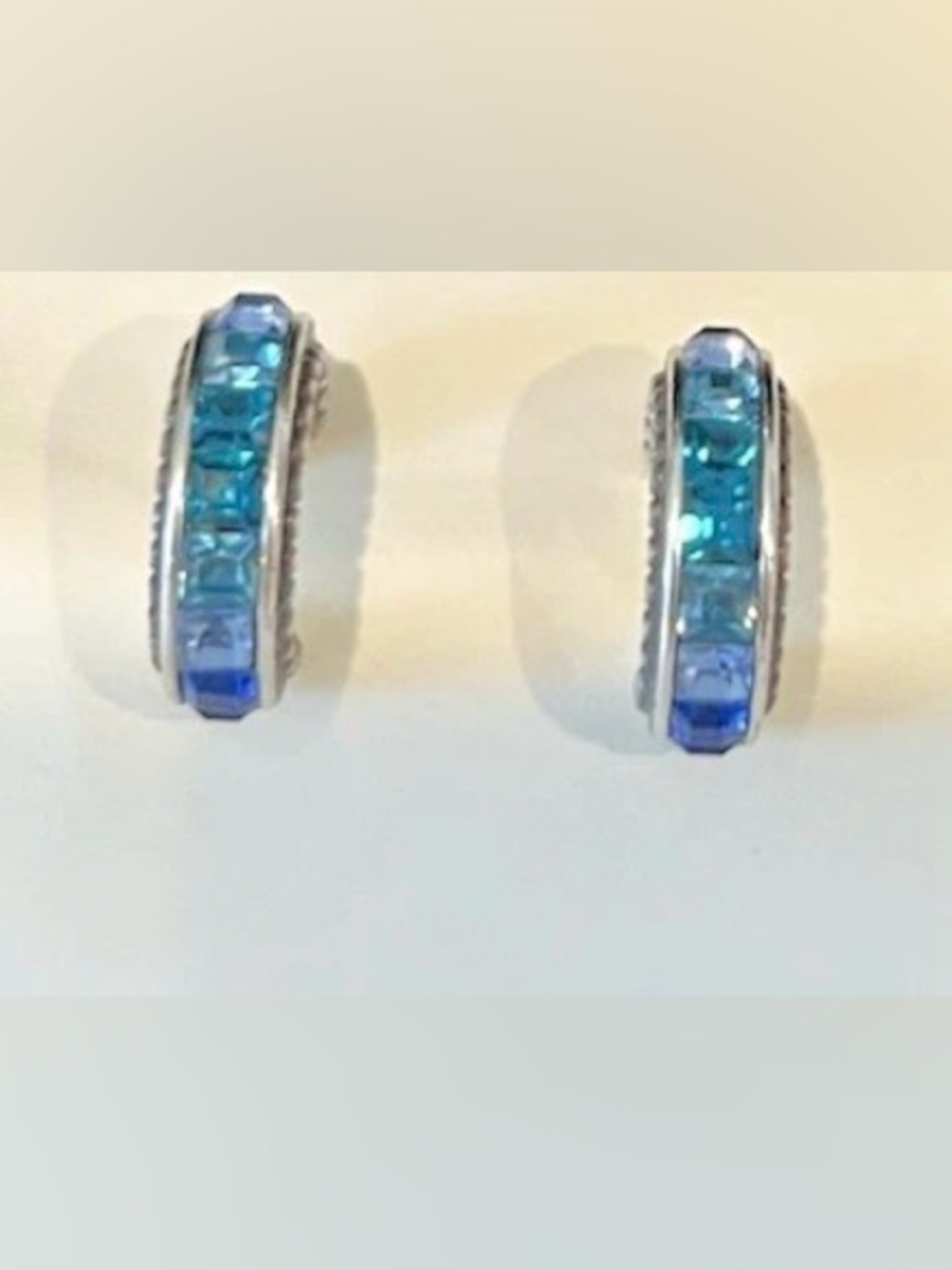 🦋💎 BRIGHTON BLUE SPECTRUM  SWAROVSKI CRYSTAL TOPAZ SLVR Earrings MINT CONDITION! - Picture 2 of 10